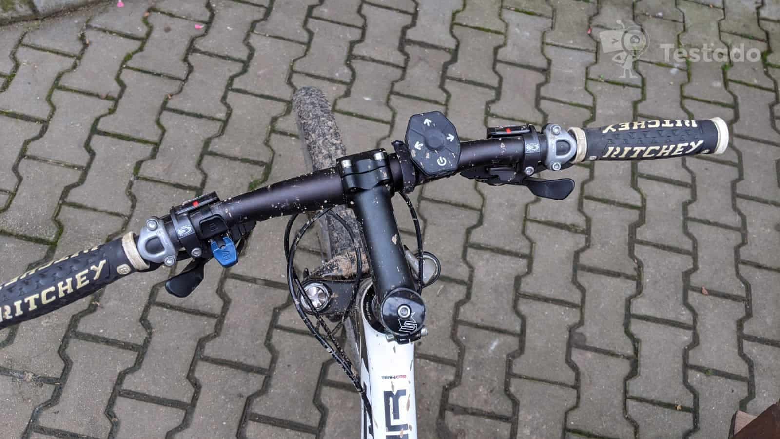 Recenze a test helmy Safe-Tec SK8 - dálkový ovladač